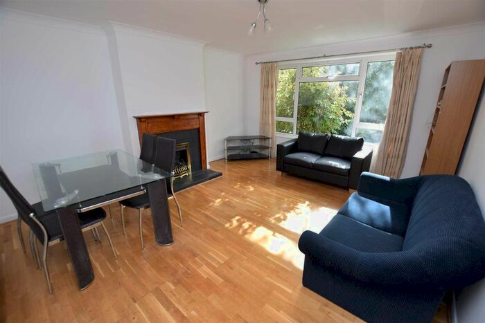 2 Bedroom Flat To Rent In Holden Road, London, N12
