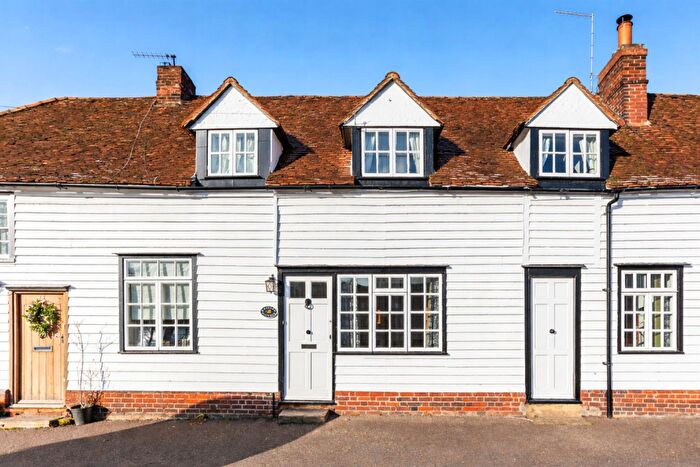 2 Bedroom Cottage For Sale In Spacious Character Home With Driveway - Hunsdon Village, SG12