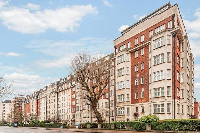 2 Bedroom Flat For Sale In Wellington Road, London, NW8