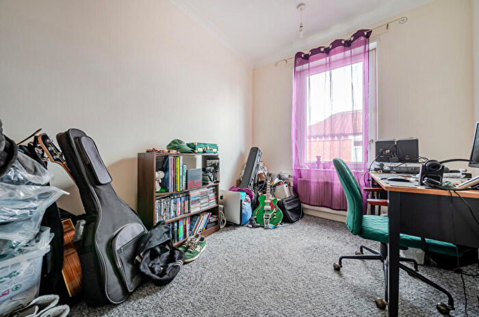 2 Bedroom Flat For Sale In Copnor Road, Copnor, Hampshire, PO3