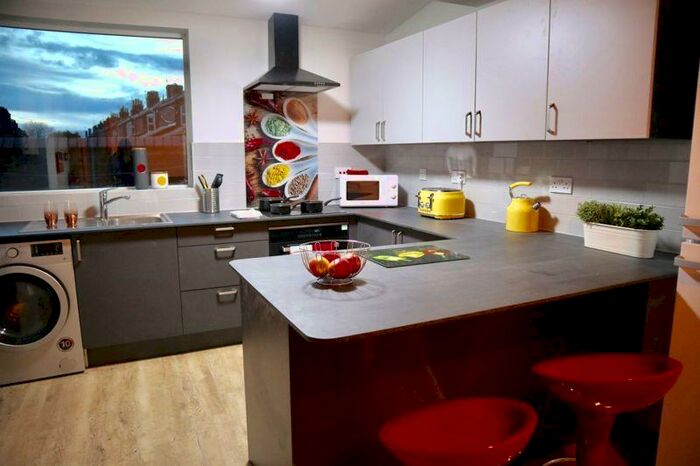 5 Bedroom Terraced House To Rent In Elm Hall Drive, Liverpool - Student Property, L18