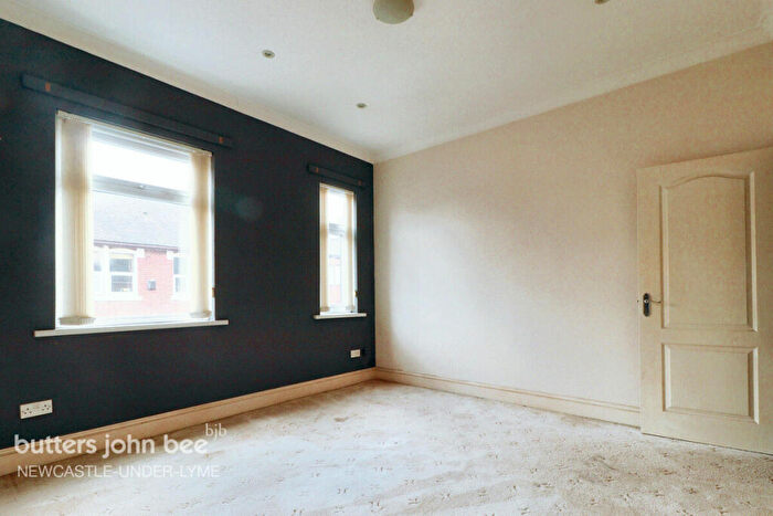 3 Bedroom End Of Terrace House For Sale In Oxford Road, Newcastle, ST5