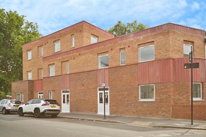 3 Bedroom Detached House For Sale In Burges Road, London, E6