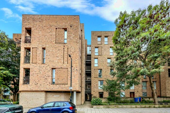 2 Bedroom Flat To Rent In Cooks Road, London, SE17