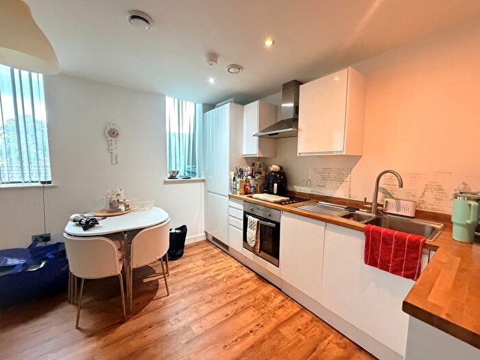 2 Bedroom Flat To Rent In Ashton Lane, Sale, M33