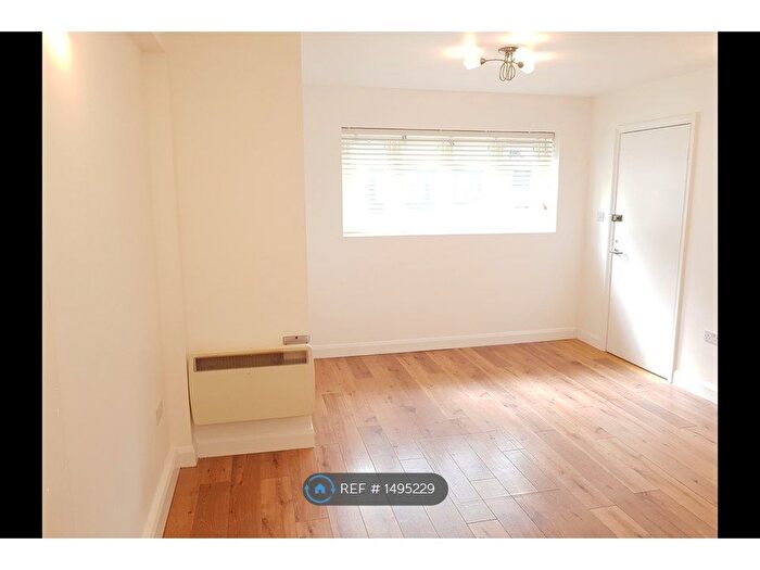 Studio To Rent In Temple Fortune, London, NW11
