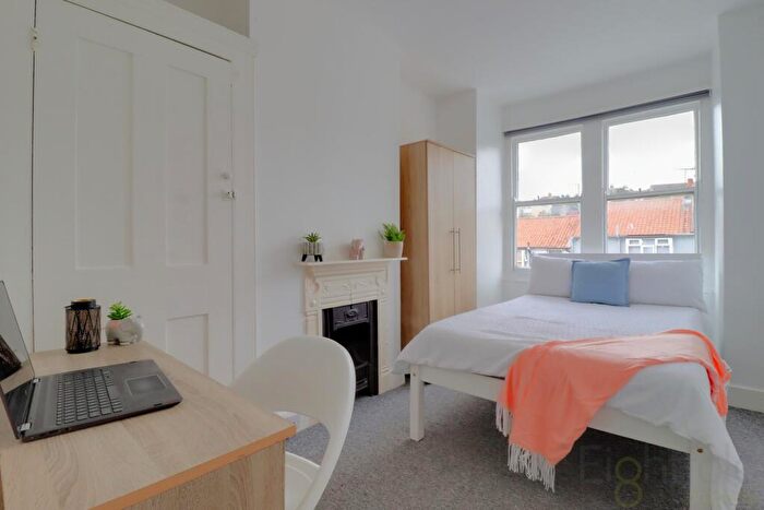 3 Bedroom Flat To Rent In Payne Terrace, Brighton, BN1
