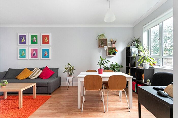 1 Bedroom Flat To Rent In Holly Street, London, Hackney, E8