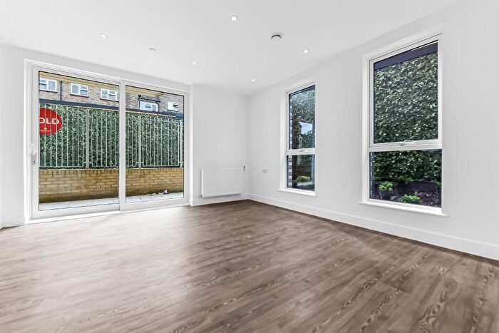 2 Bedroom Apartment For Sale In Dukes Road, London, E17