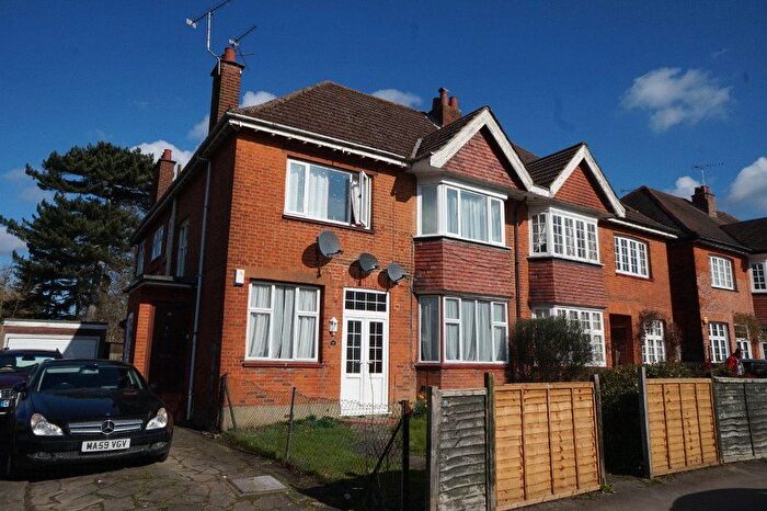 2 Bedroom Flat To Rent In West End Avenue, Pinner, Middlesex, HA5