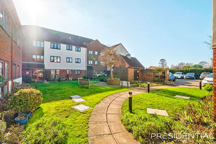 1 Bedroom Flat For Sale In Farm Hill Road, Waltham Abbey, EN9