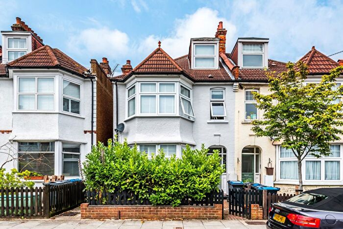 2 Bedroom Flat To Rent In Claremont Avenue, New Malden, KT3