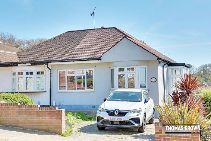 3 Bedroom Semi-Detached Bungalow For Sale In Edmunds Avenue, Orpington, BR5