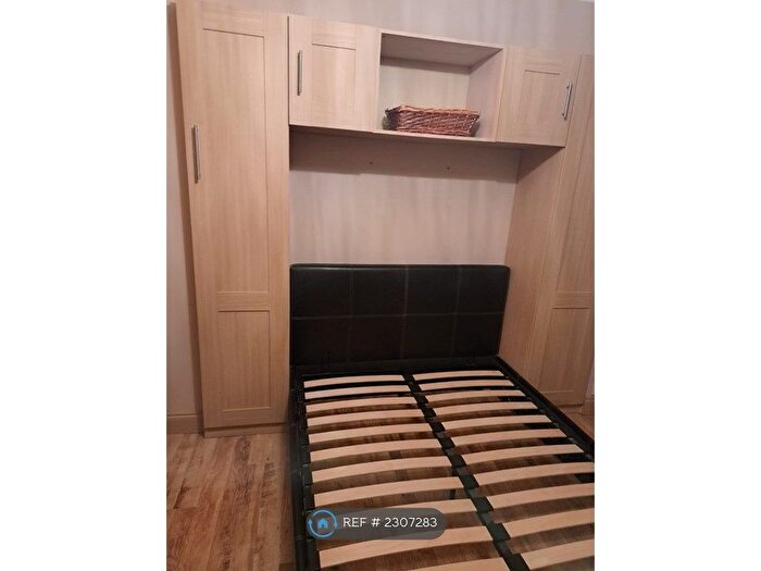 3 Bedroom Semi-Detached House To Rent In Vickers Road, Sheffield, S5