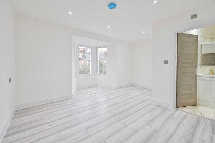 4 Bedroom Flat To Rent In Old Kent Road, Elephant And Castle, London, SE1