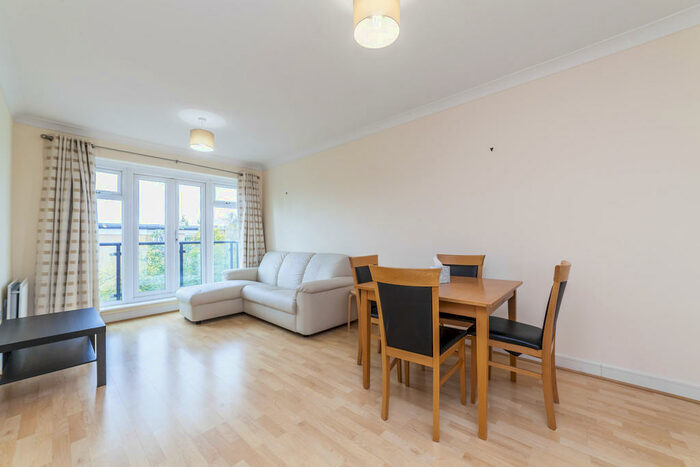 2 Bedroom Apartment To Rent In Hardwick House, Masons Hill, Bromley, BR2