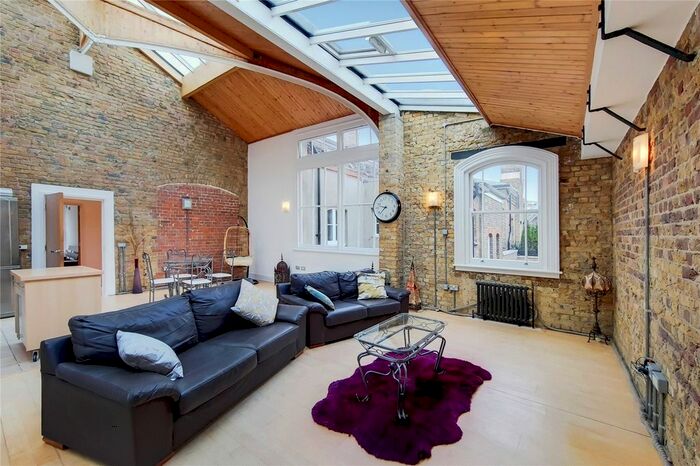 2 Bedroom Flat To Rent In Building, Chatham Close, SE18