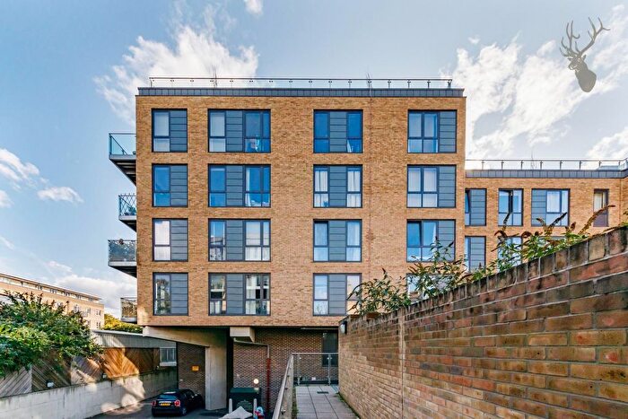 1 Bedroom Flat For Sale In Aubers Ridge Court, Bow, E3