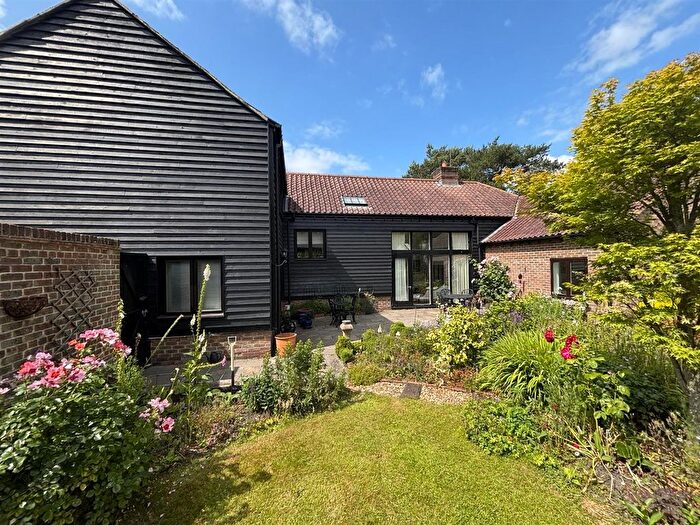 4 Bedroom Detached House For Sale In Cuckoo Farm Yard, Urchfont, SN10