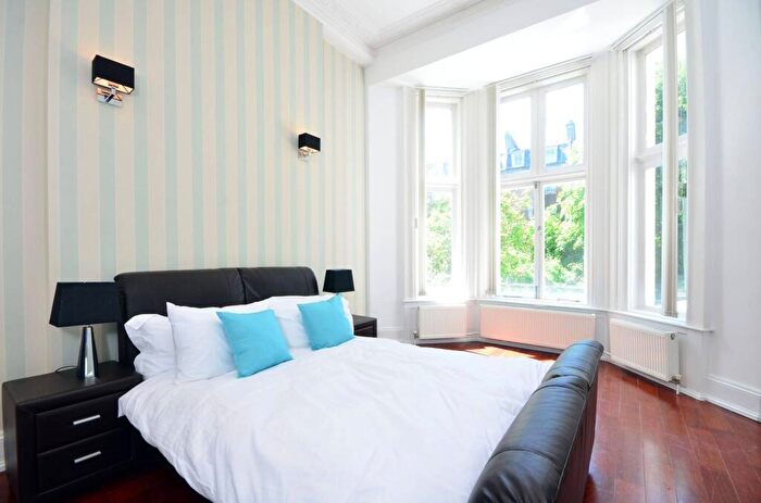 1 Bedroom Flat To Rent In Redcliffe Gardens, Chelsea, London, SW10