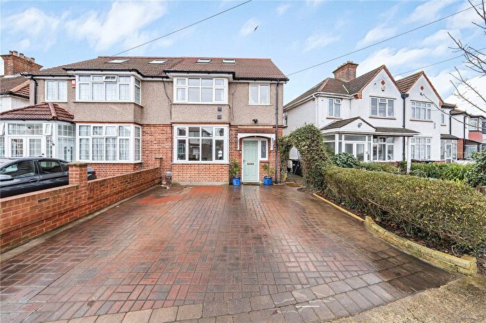 4 Bedroom Semi Detached House For Sale In Devon Waye, Hounslow, TW5