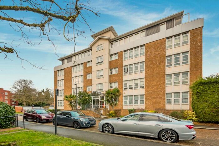 3 Bedroom Flat To Rent In Valencia Road Stanmore, HA7