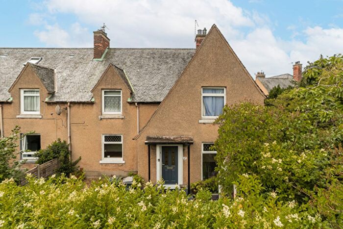 2 Bedroom Flat For Sale In Saughton Road, Edinburgh, EH11
