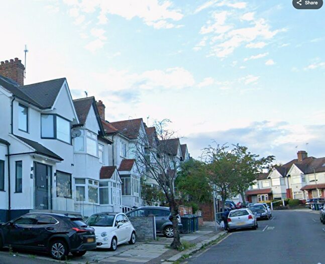 6 Bedroom House To Rent In Glebe Crescent, Hendon, NW4