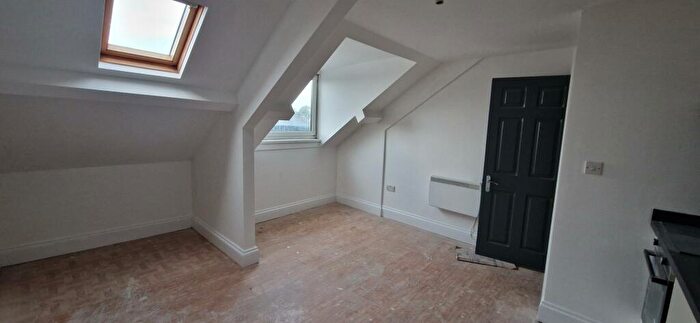 2 Bedroom Apartment To Rent In / Woodland Terrace Flat, PL4