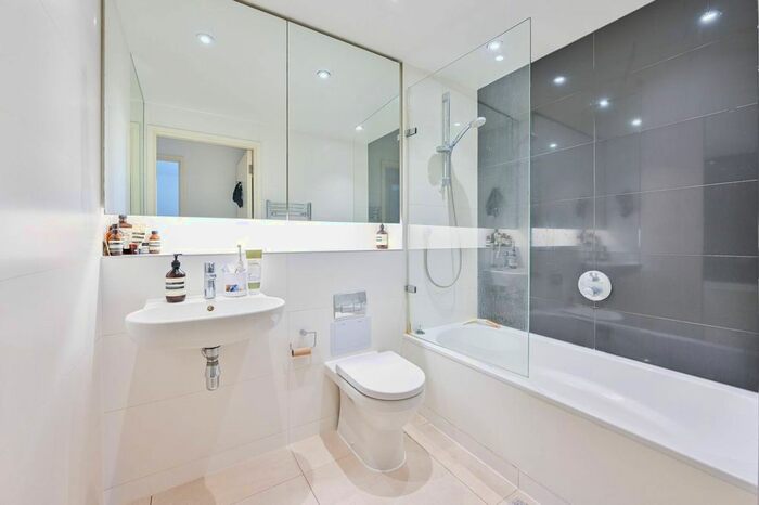 1 Bedroom Flat To Rent In Walworth Road, Elephant And Castle, London, SE1