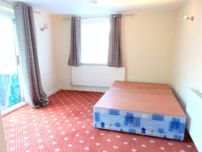 1 Bedroom Flat To Rent In Farm Close, Southall, Middlesex, UB1