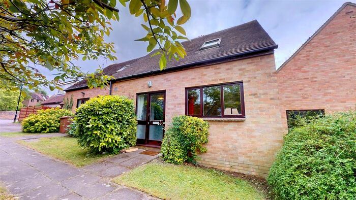 2 Bedroom Property To Rent In Tudor Close, Iffley, Oxford, OX4