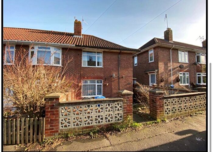 4 Bedroom Semi Detached House For Sale In Jex Road, West Norwich, NR5