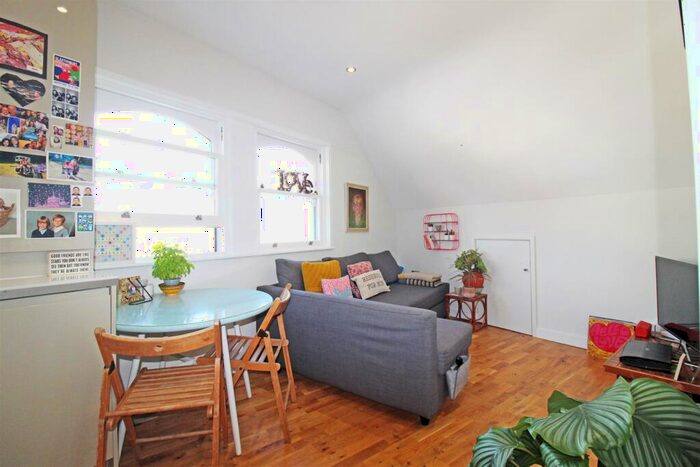 1 Bedroom Flat To Rent In Vale Road, Portslade, BN41