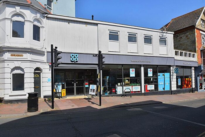 2 Bedroom Maisonette To Rent In Pier Street, Ventnor, PO38