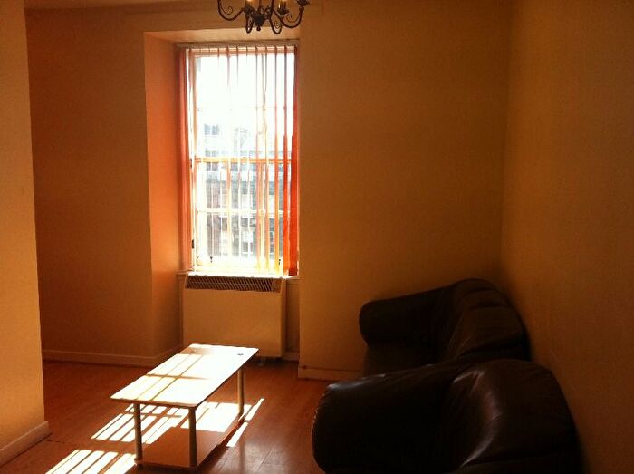 1 Bedroom Flat To Rent In St Patrick Square, South Side, Edinburgh, EH8