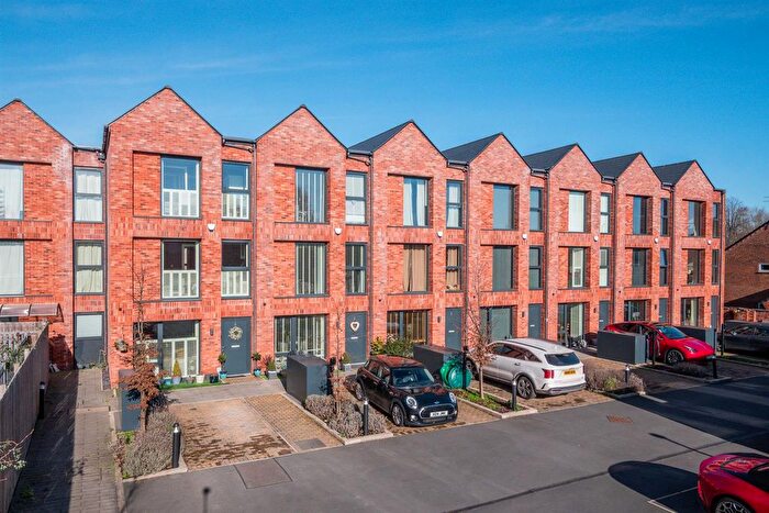 4 Bedroom Town House For Sale In Bridgewater Road, Altrincham, WA14