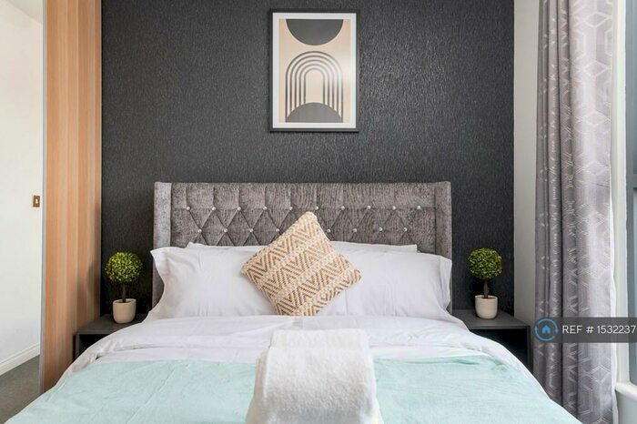 2 Bedroom Penthouse To Rent In Fully Furnished In North Leeds, Leeds, LS16