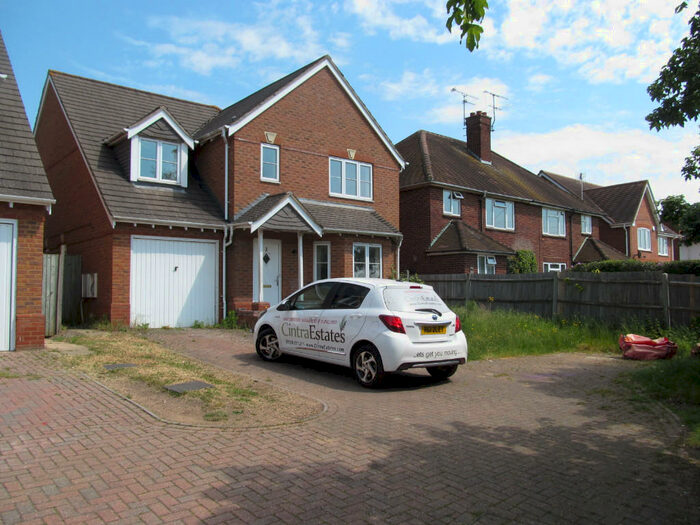 4 Bedroom Semi-Detached House To Rent In Little Horse Close, Reading, Berkshire, RG6