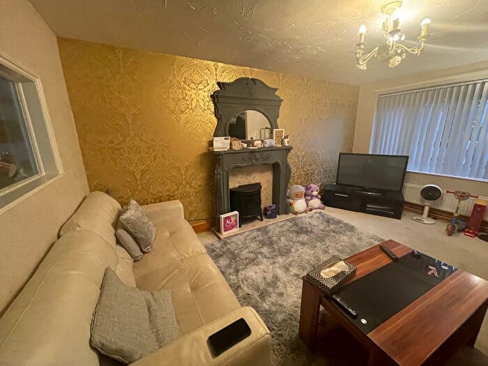 3 Bedroom End Of Terrace House For Sale In Industry Road, Sheffield, S9