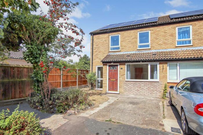 4 Bedroom Semi-Detached House To Rent In Midhurst Close, Cambridge, CB4