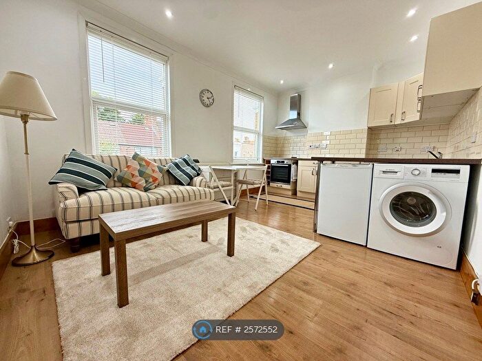 2 Bedroom Flat To Rent In Upland Road, London, SE22