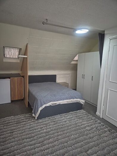 Studio To Rent In Drew Gardens, Greenford, UB6