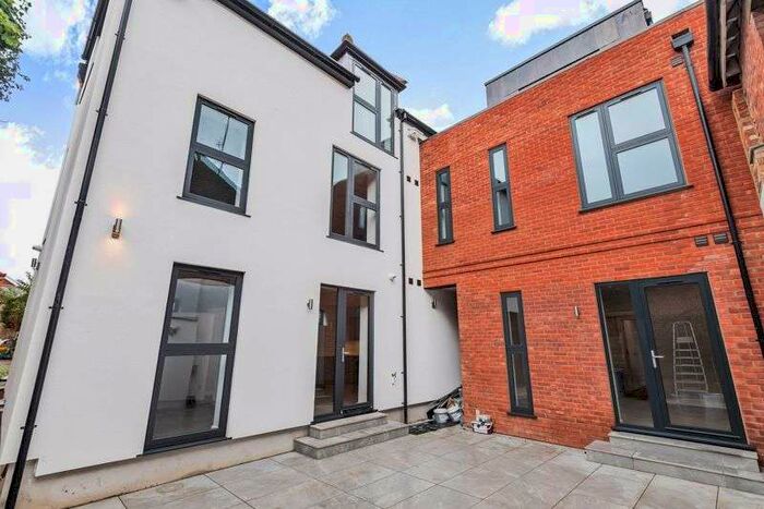 1 Bedroom Property To Rent In Lenten Street, Alton, GU34