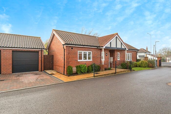 2 Bedroom Bungalow For Sale In Sutton Drive, Wymondham, Norfolk, NR18