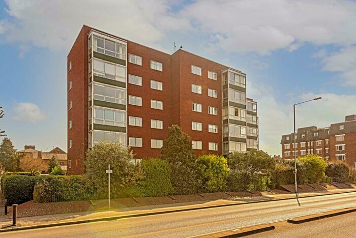 2 Bedroom Flat To Rent In Portsmouth Road, Surbiton, KT6