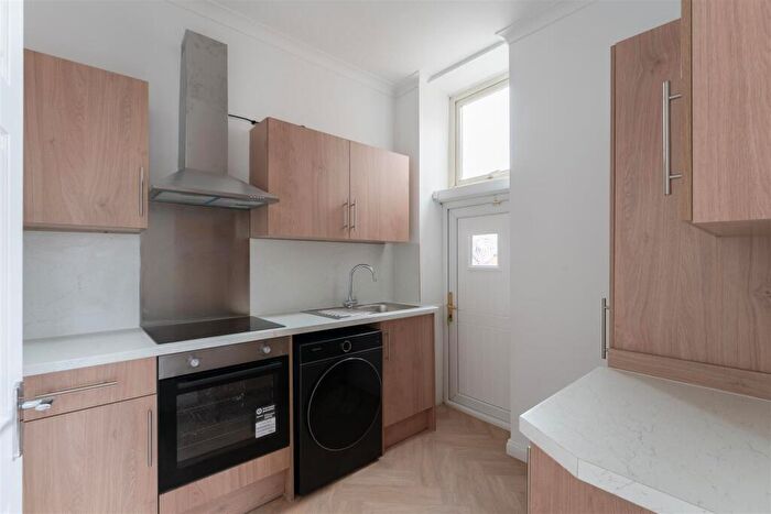 4 Bedroom Maisonette To Rent In Westgate Road, Fenham, Newcastle Upon Tyne, NE4