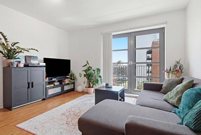 1 Bedroom Flat To Rent In Commercial Road, Limehouse, E14