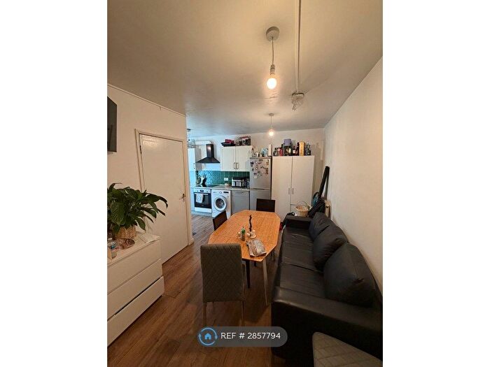 3 Bedroom Flat To Rent In Essex Road South, London, E11