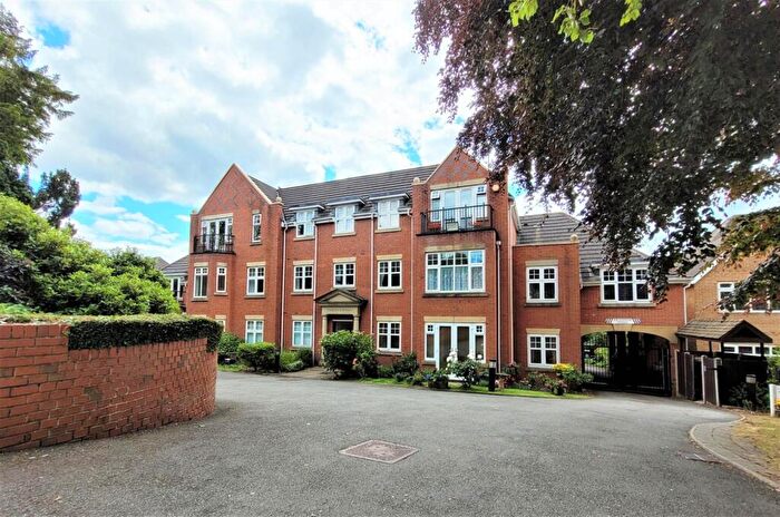 2 Bedroom Flat To Rent In Oakland House, Lichfield Road, Sutton Coldfield, West Midlands, B74